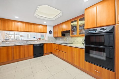 Copropriété à vendre à Surfside, Floride: 2 chambres, 161.65 m2 № 1961464 - photo 16