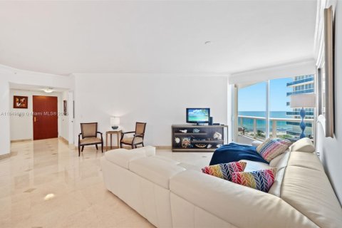 Copropriété à vendre à Surfside, Floride: 2 chambres, 161.65 m2 № 1961464 - photo 10