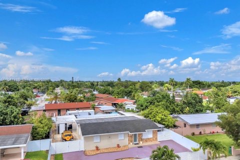 House in Homestead, Florida 4 bedrooms, 162.39 sq.m. № 2001438 - photo 17