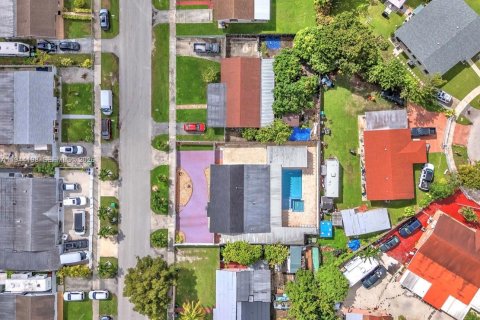 House in Homestead, Florida 4 bedrooms, 162.39 sq.m. № 2001438 - photo 12