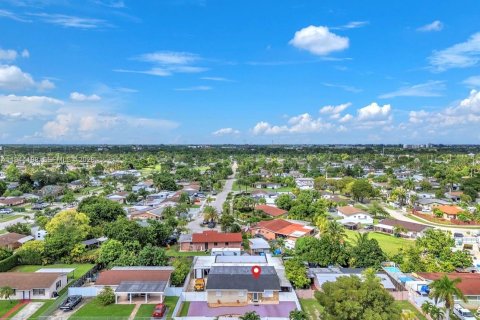 House in Homestead, Florida 4 bedrooms, 162.39 sq.m. № 2001438 - photo 16