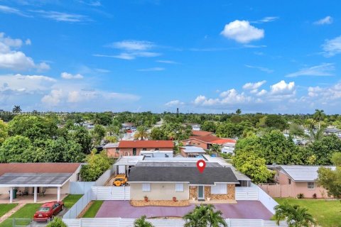 House in Homestead, Florida 4 bedrooms, 162.39 sq.m. № 2001438 - photo 20