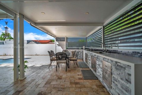 House in Homestead, Florida 4 bedrooms, 162.39 sq.m. № 2001438 - photo 23