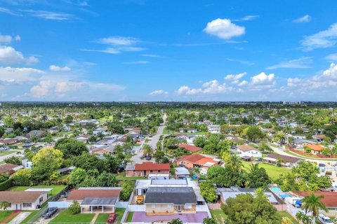 House in Homestead, Florida 4 bedrooms, 162.39 sq.m. № 2001438 - photo 18