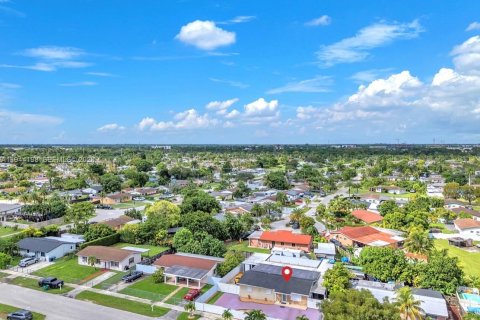 House in Homestead, Florida 4 bedrooms, 162.39 sq.m. № 2001438 - photo 15