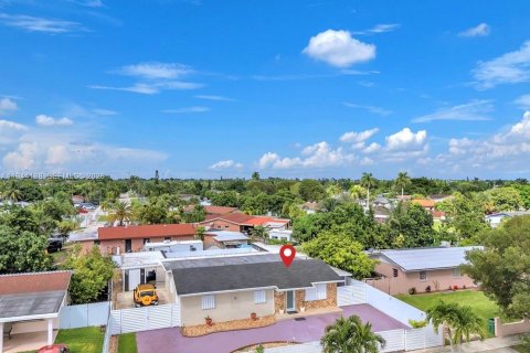 House in Homestead, Florida 4 bedrooms, 162.39 sq.m. № 2001438 - photo 14