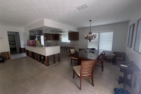 House in Punta Gorda, Florida 2 bedrooms, 119.66 sq.m. № 1900425 - photo 14