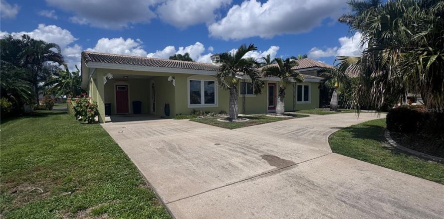 House in Punta Gorda, Florida 2 bedrooms, 119.66 sq.m. № 1900425