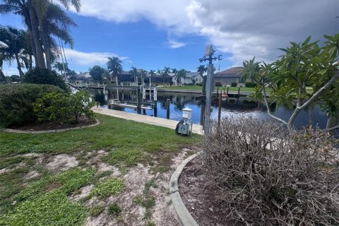 House in Punta Gorda, Florida 2 bedrooms, 119.66 sq.m. № 1900425 - photo 7
