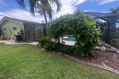 House in Punta Gorda, Florida 2 bedrooms, 119.66 sq.m. № 1900425 - photo 6