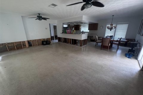 House in Punta Gorda, Florida 2 bedrooms, 119.66 sq.m. № 1900425 - photo 12