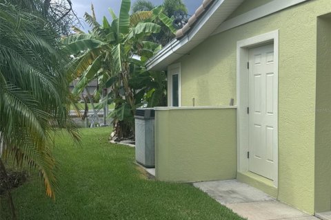 House in Punta Gorda, Florida 2 bedrooms, 119.66 sq.m. № 1900425 - photo 2