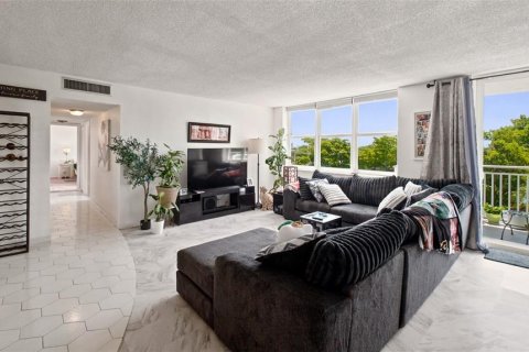 Copropriété à vendre à North Miami, Floride: 2 chambres, 121.14 m2 № 2157135 - photo 6