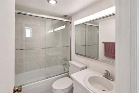 Copropriété à vendre à North Miami, Floride: 2 chambres, 121.14 m2 № 2157135 - photo 21