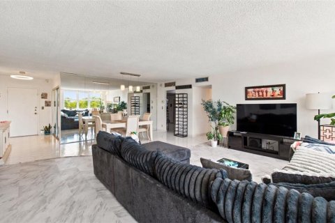 Copropriété à vendre à North Miami, Floride: 2 chambres, 121.14 m2 № 2157135 - photo 9