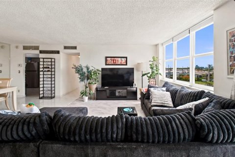 Copropriété à vendre à North Miami, Floride: 2 chambres, 121.14 m2 № 2157135 - photo 8