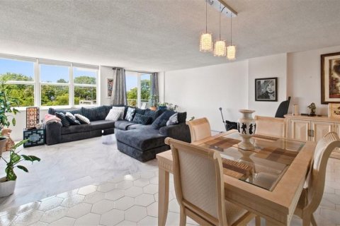 Copropriété à vendre à North Miami, Floride: 2 chambres, 121.14 m2 № 2157135 - photo 10