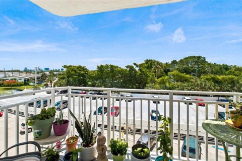 Copropriété à vendre à North Miami, Floride: 2 chambres, 121.14 m2 № 2157135 - photo 15