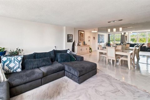Copropriété à vendre à North Miami, Floride: 2 chambres, 121.14 m2 № 2157135 - photo 11