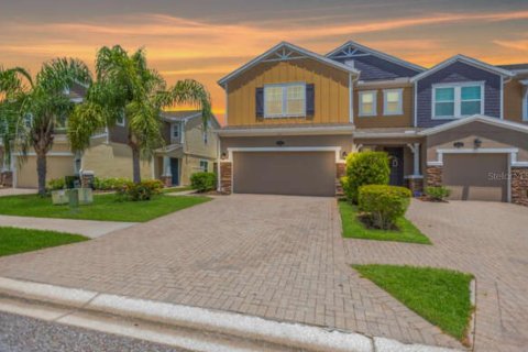 Townhouse in Lutz, Florida 4 bedrooms, 207.17 sq.m. № 1872837 - photo 2