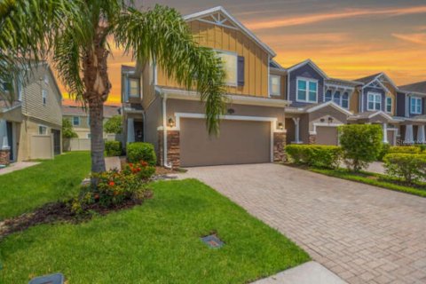 Townhouse in Lutz, Florida 4 bedrooms, 207.17 sq.m. № 1872837 - photo 1
