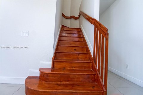 House in Homestead, Florida 5 bedrooms, 231.7 sq.m. № 2004888 - photo 10