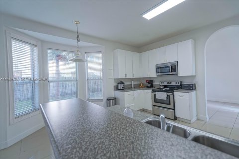 House in Homestead, Florida 5 bedrooms, 231.7 sq.m. № 2004888 - photo 15