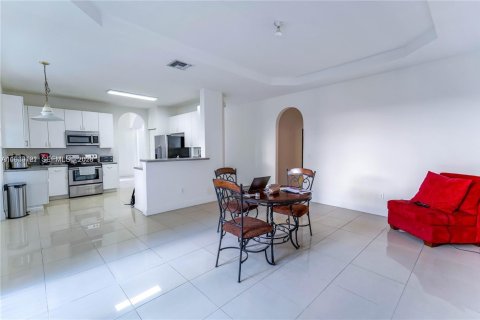 House in Homestead, Florida 5 bedrooms, 231.7 sq.m. № 2004888 - photo 16