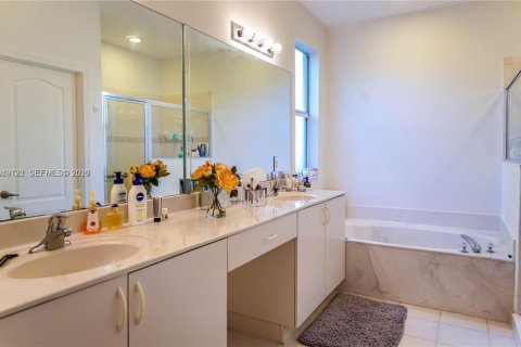 House in Homestead, Florida 5 bedrooms, 231.7 sq.m. № 2004888 - photo 20