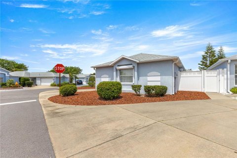 House in The Villages, Florida 2 bedrooms, 118.73 sq.m. № 1655895 - photo 2