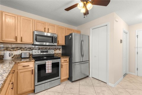 House in The Villages, Florida 2 bedrooms, 118.73 sq.m. № 1655895 - photo 5