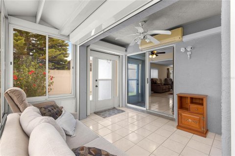 House in The Villages, Florida 2 bedrooms, 118.73 sq.m. № 1655895 - photo 11