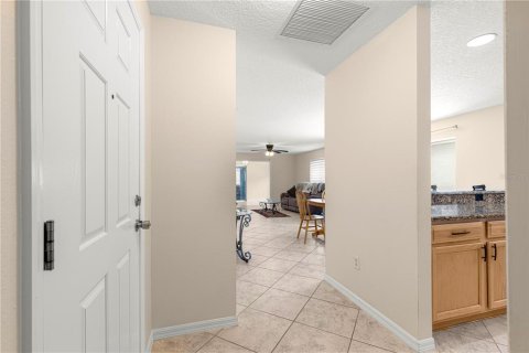 House in The Villages, Florida 2 bedrooms, 118.73 sq.m. № 1655895 - photo 3