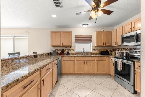 House in The Villages, Florida 2 bedrooms, 118.73 sq.m. № 1655895 - photo 4