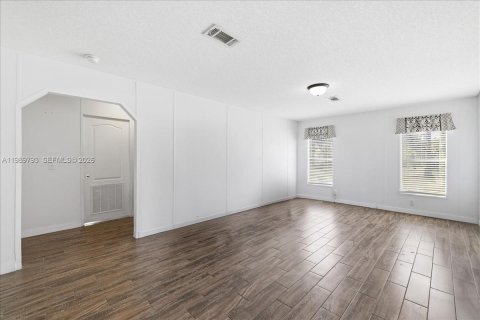Villa ou maison à vendre à Clewiston, Floride: 3 chambres № 2240509 - photo 3