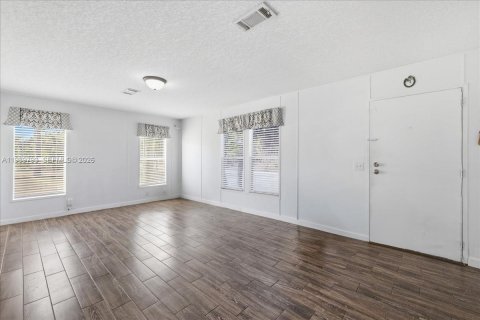 Villa ou maison à vendre à Clewiston, Floride: 3 chambres № 2240509 - photo 2