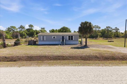 House in Clewiston, Florida 3 bedrooms № 2240509