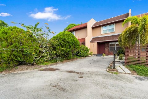 Adosado en venta en Miami Gardens, Florida, 3 dormitorios, 120.03 m2 № 1887684 - foto 2