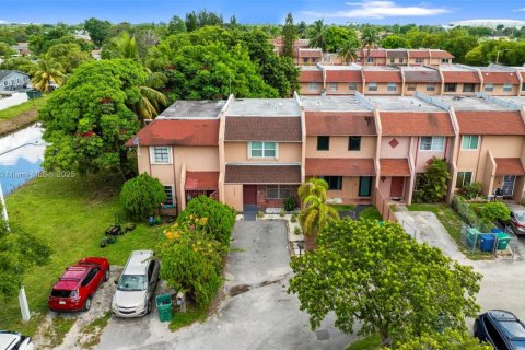 Adosado en venta en Miami Gardens, Florida, 3 dormitorios, 120.03 m2 № 1887684 - foto 27