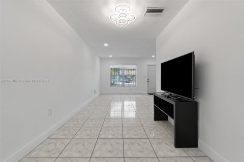 Adosado en venta en Miami Gardens, Florida, 3 dormitorios, 120.03 m2 № 1887684 - foto 7