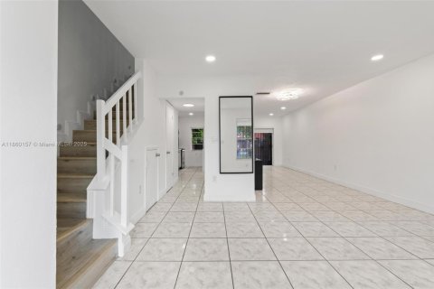 Adosado en venta en Miami Gardens, Florida, 3 dormitorios, 120.03 m2 № 1887684 - foto 4