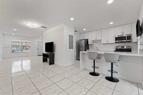 Adosado en venta en Miami Gardens, Florida, 3 dormitorios, 120.03 m2 № 1887684 - foto 8