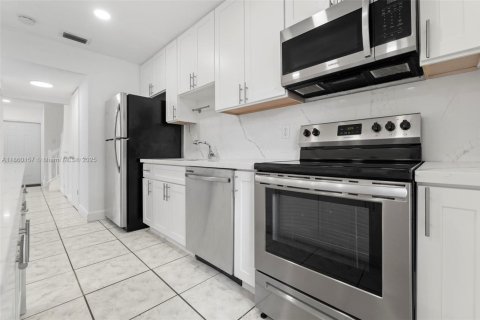Adosado en venta en Miami Gardens, Florida, 3 dormitorios, 120.03 m2 № 1887684 - foto 13