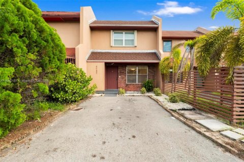 Adosado en venta en Miami Gardens, Florida, 3 dormitorios, 120.03 m2 № 1887684 - foto 1