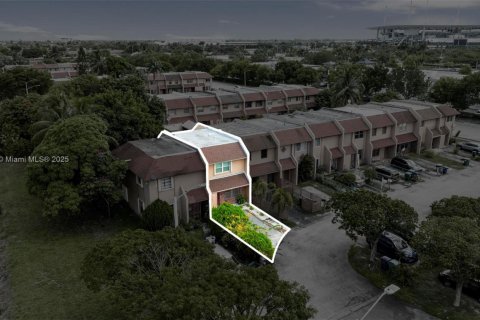 Adosado en venta en Miami Gardens, Florida, 3 dormitorios, 120.03 m2 № 1887684 - foto 29