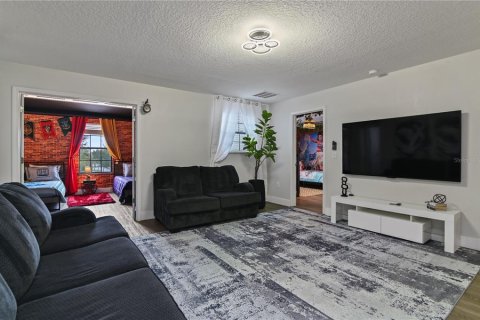 Casa en venta en Davenport, Florida, 9 dormitorios, 363.15 m2 № 1368146 - foto 17