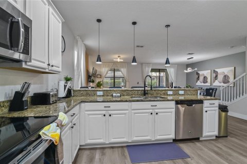 Casa en venta en Davenport, Florida, 9 dormitorios, 363.15 m2 № 1368146 - foto 7