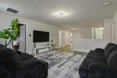 Casa en venta en Davenport, Florida, 9 dormitorios, 363.15 m2 № 1368146 - foto 18