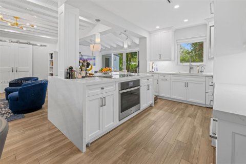 Снять в аренду виллу или дом в Майами-Шорс, Флорида 3 спальни, 138.33м2, № 1947501 - фото 9