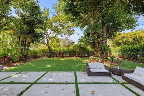 Снять в аренду виллу или дом в Майами-Шорс, Флорида 3 спальни, 138.33м2, № 1947501 - фото 27